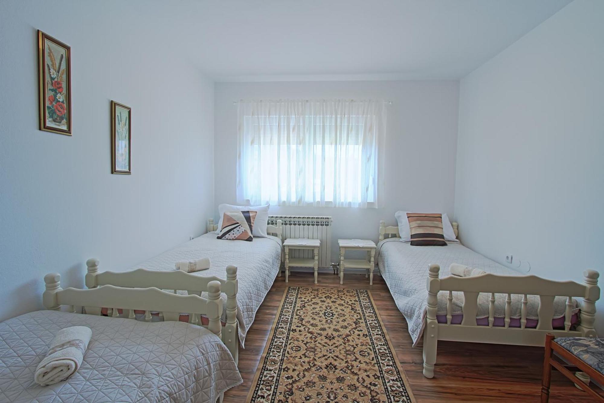 Guesthouse Viktorija Flat Otočac Buitenkant foto